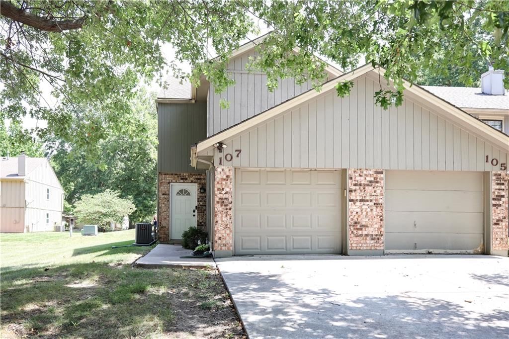 107 NE Greystone Drive — photo 2