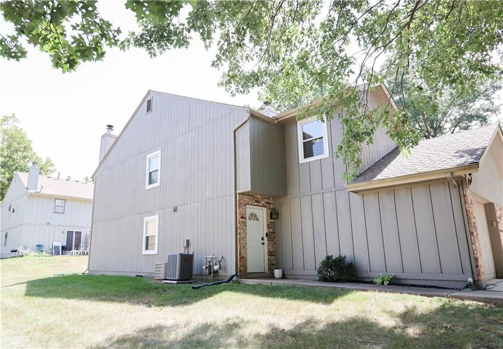 107 NE Greystone Drive — photo 22