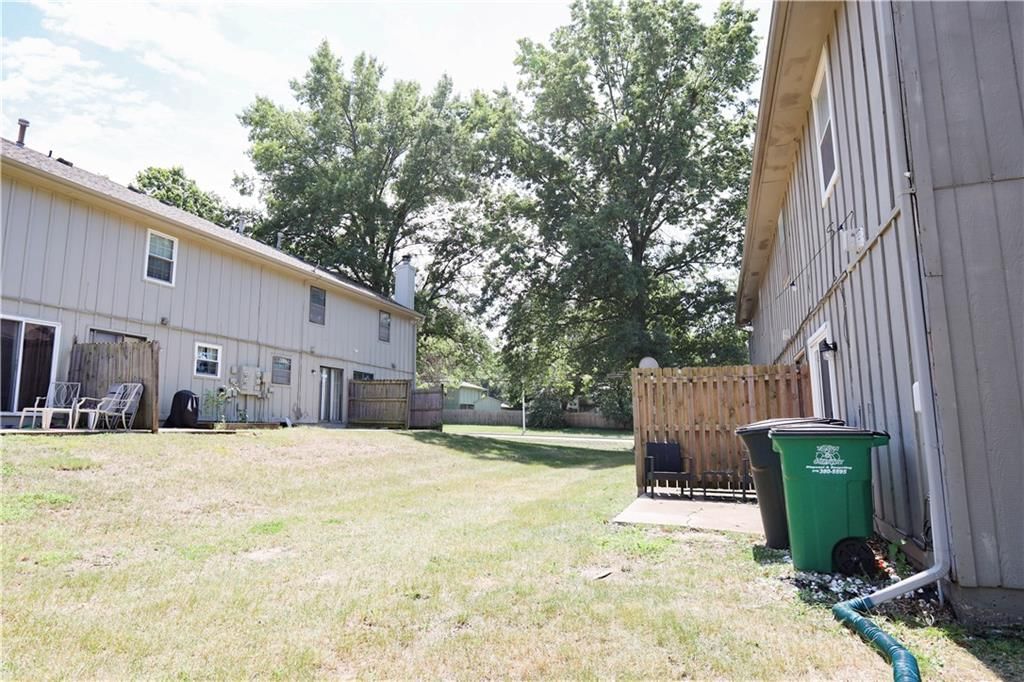 107 NE Greystone Drive — photo 26