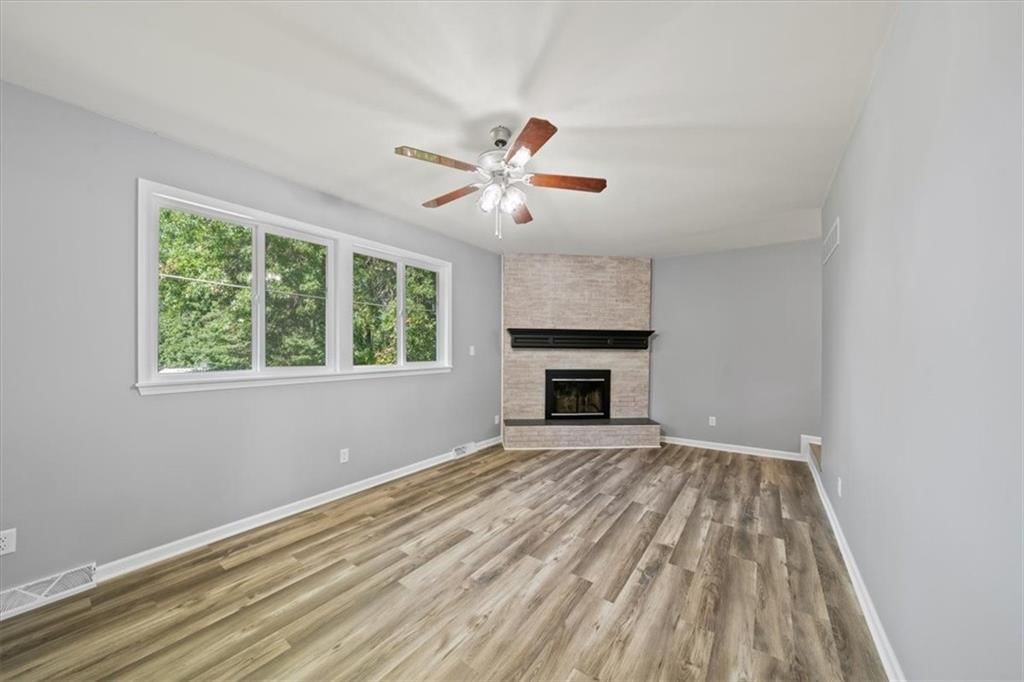 Photo 6 of 46 - 2405 NW Powderhorn Drive