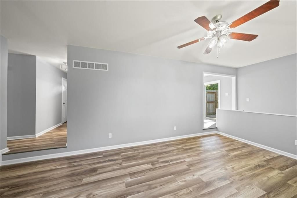 Photo 8 of 46 - 2405 NW Powderhorn Drive