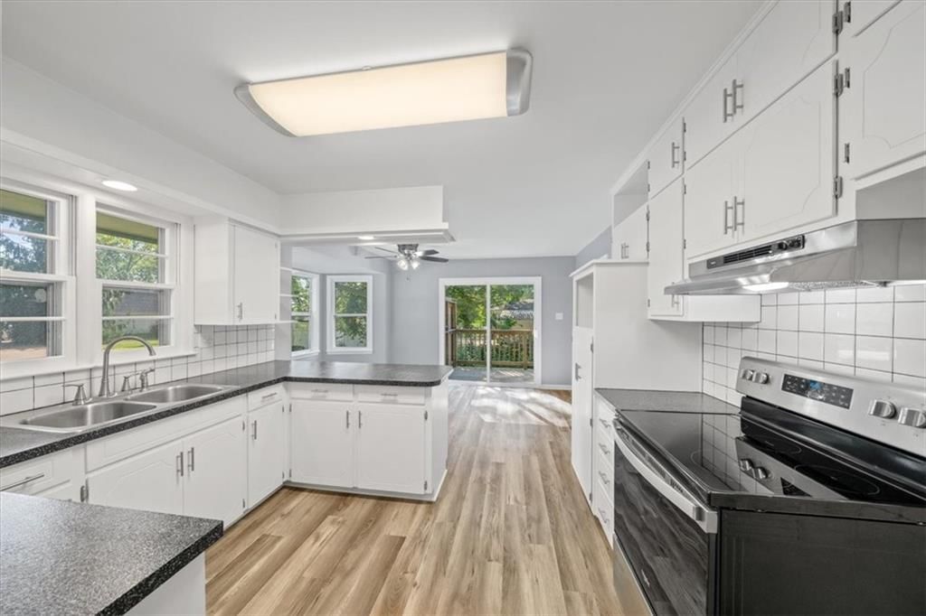 Photo 9 of 46 - 2405 NW Powderhorn Drive
