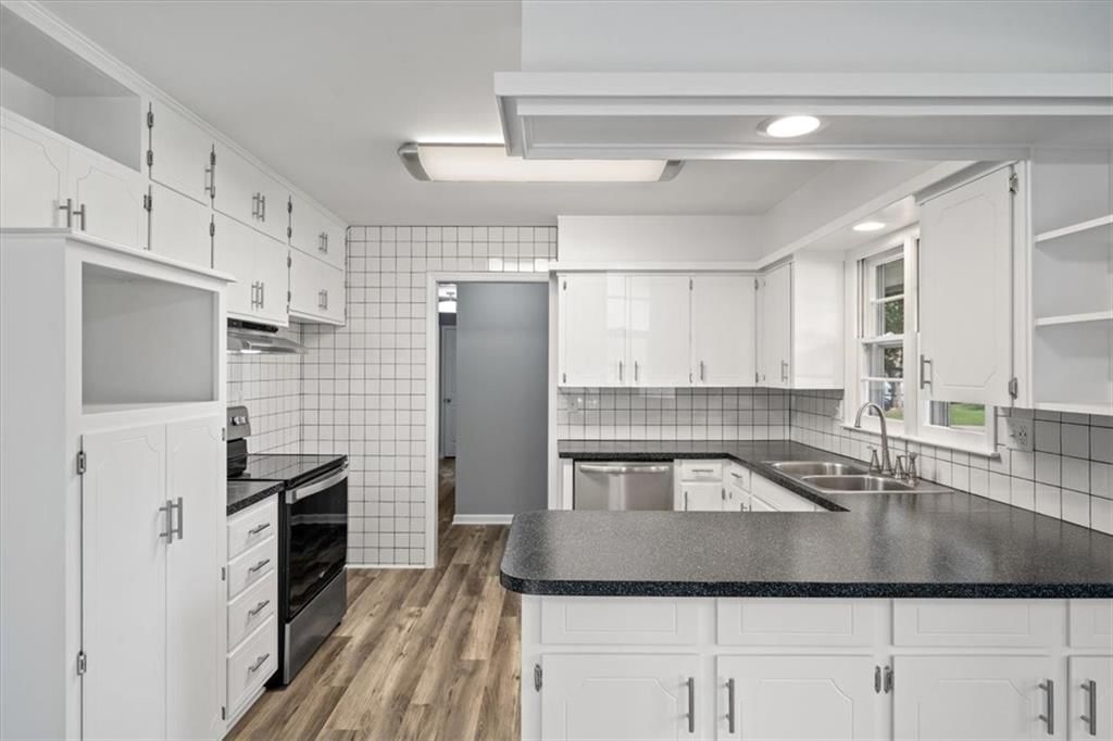 Photo 10 of 46 - 2405 NW Powderhorn Drive