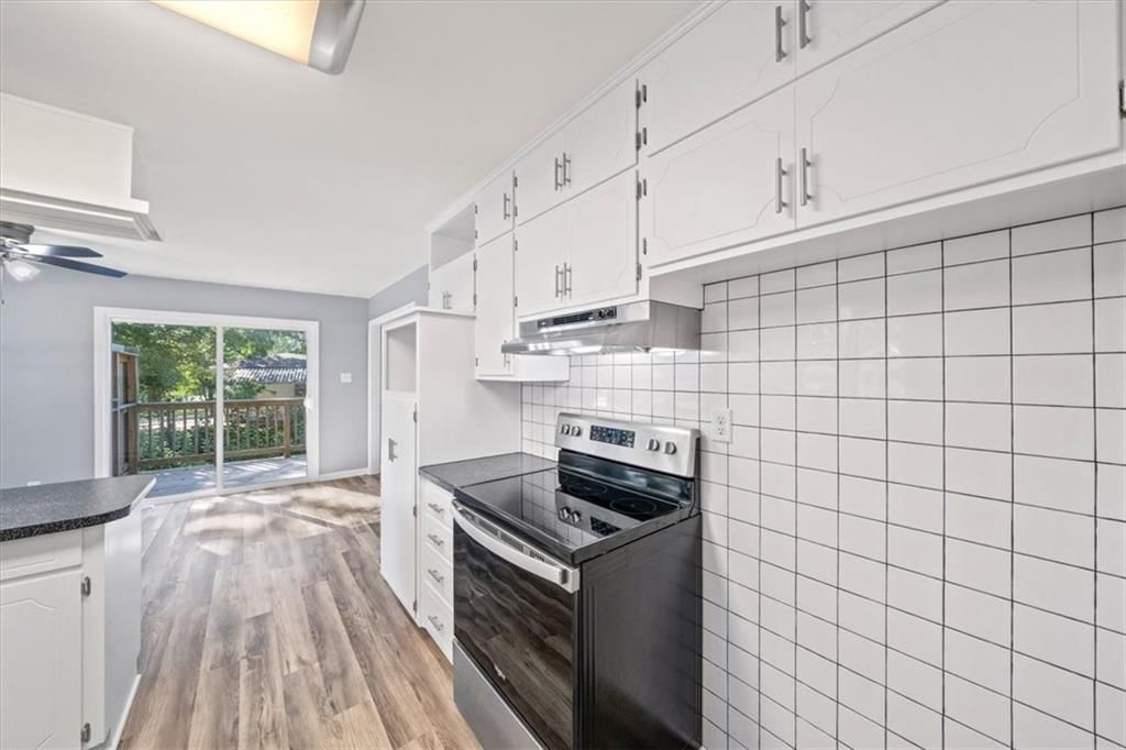 Photo 12 of 46 - 2405 NW Powderhorn Drive