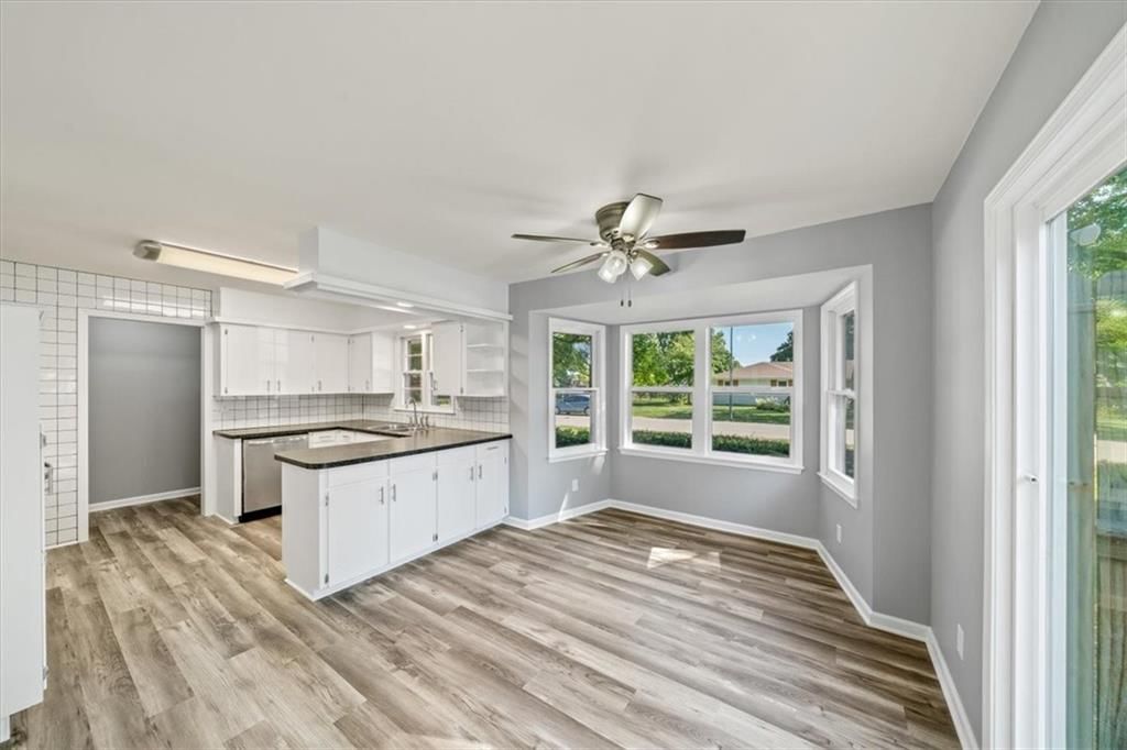 Photo 14 of 46 - 2405 NW Powderhorn Drive