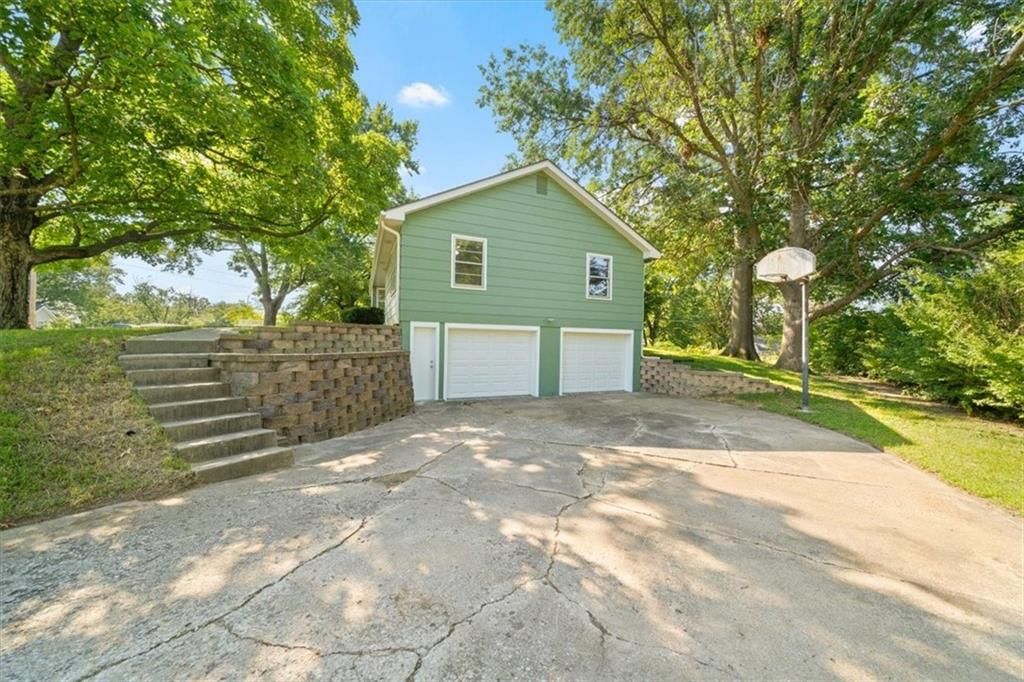 Photo 36 of 46 - 2405 NW Powderhorn Drive