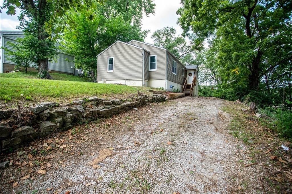 3122 DONNELLY Avenue — photo 1