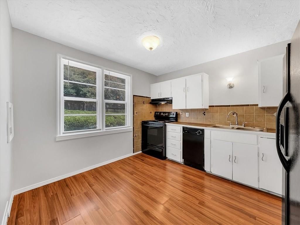 Photo 9 of 27 - 9700 E 66th Terrace