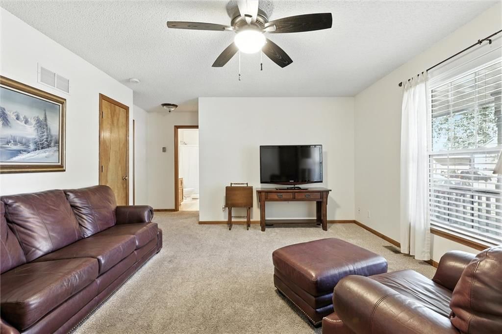 Photo 6 of 34 - 1404 Stonecrest Drive