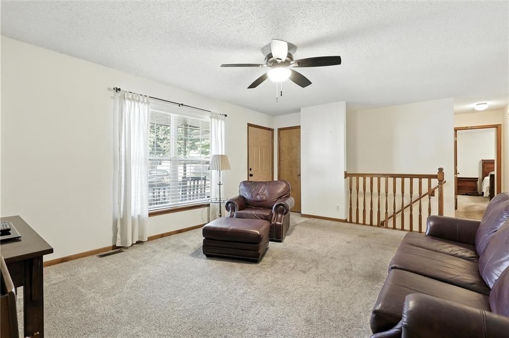 Photo 7 of 34 - 1404 Stonecrest Drive
