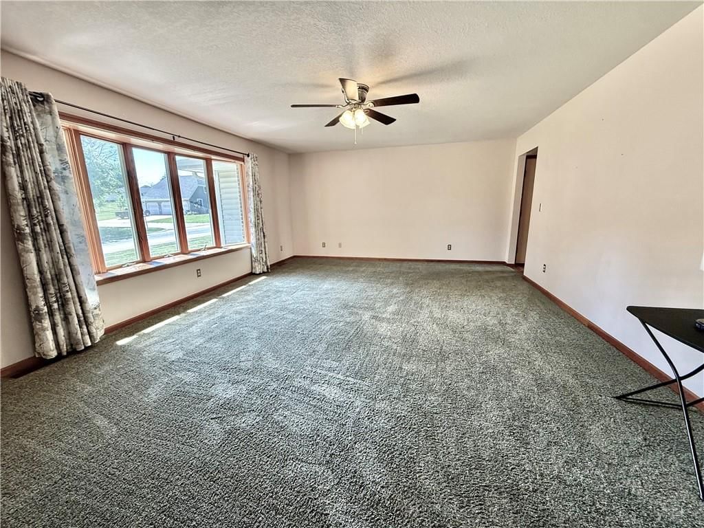 921 W Edwards Street — photo 6
