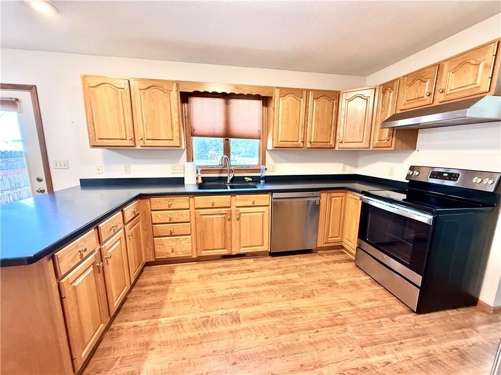 921 W Edwards Street — photo 12