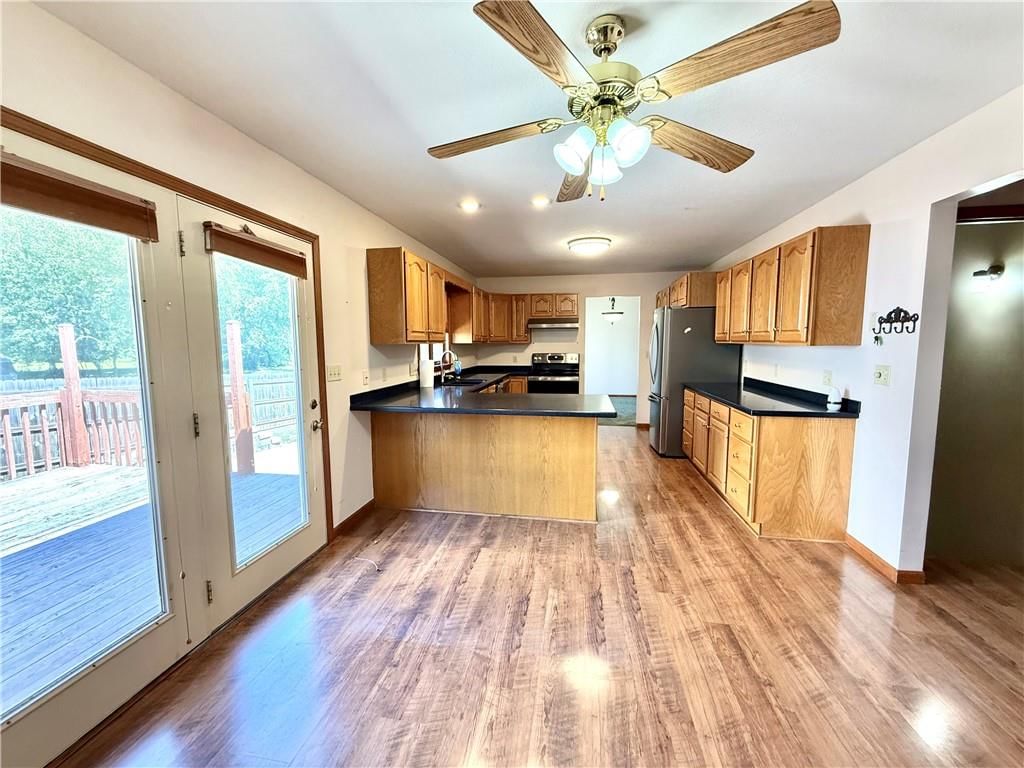 921 W Edwards Street — photo 14