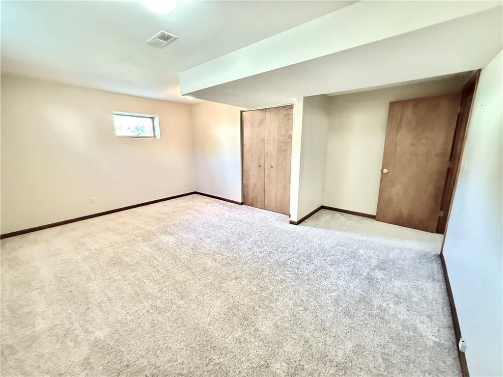 921 W Edwards Street — photo 26
