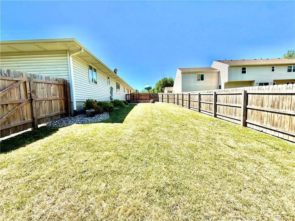 921 W Edwards Street — photo 32