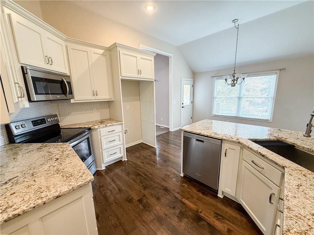 1517 Johnston Drive — photo 2