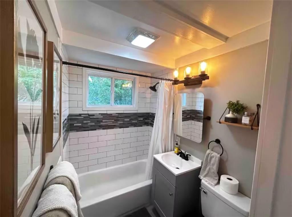 203 W 8th Street — photo 12