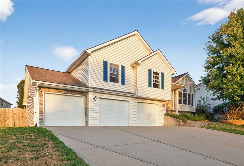 542 Creekside Court — photo 2