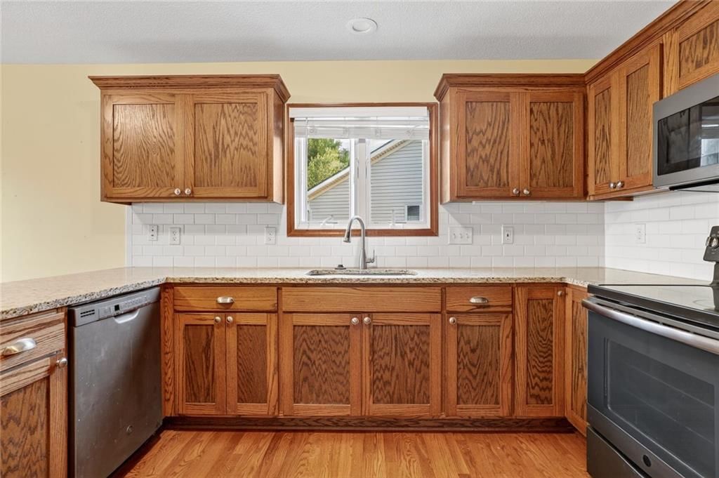 542 Creekside Court — photo 4