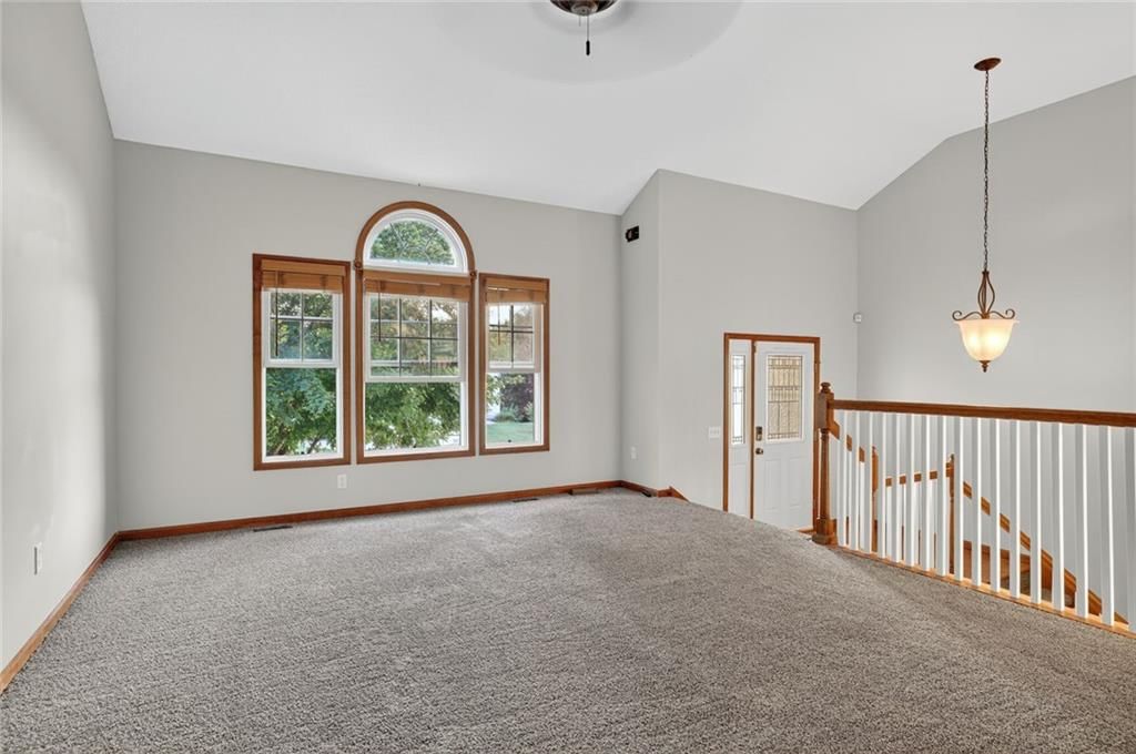 542 Creekside Court — photo 8