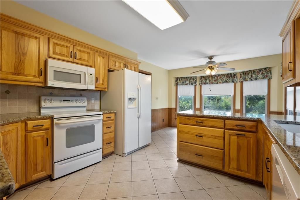 Photo 10 of 49 - 9405 W 106 Street