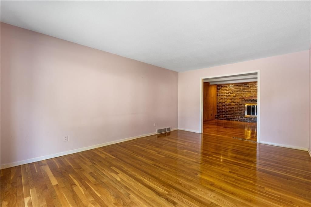 Photo 11 of 49 - 9405 W 106 Street