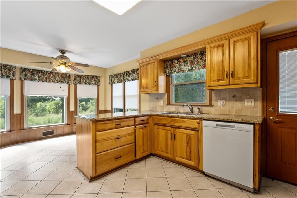 Photo 14 of 49 - 9405 W 106 Street