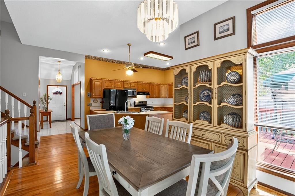 Photo 5 of 31 - 7340 N Rhode Avenue