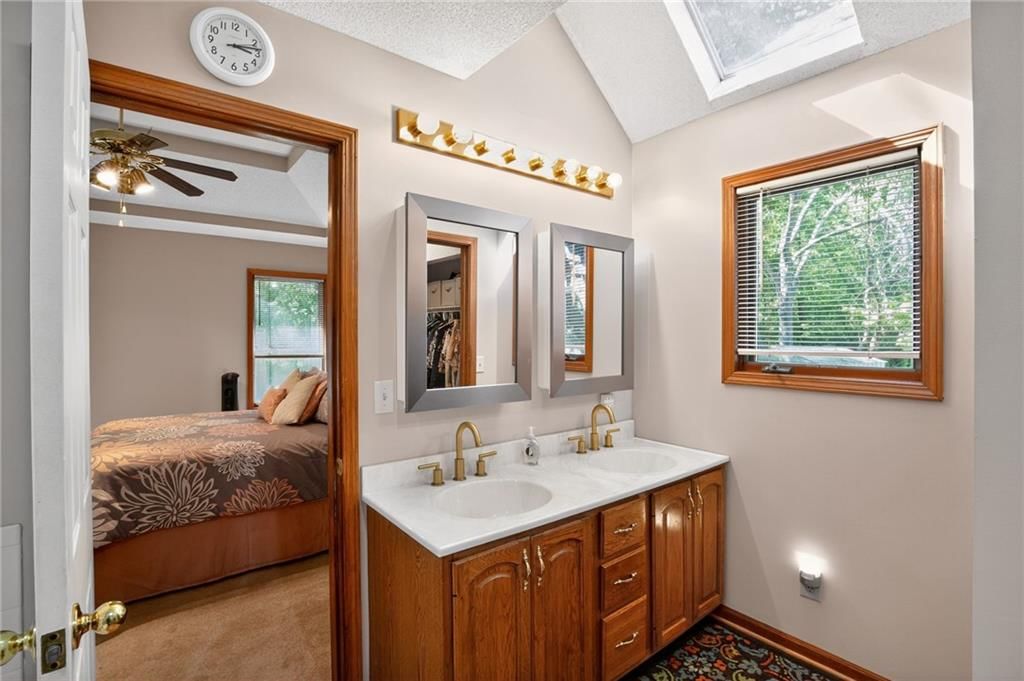 Photo 13 of 31 - 7340 N Rhode Avenue