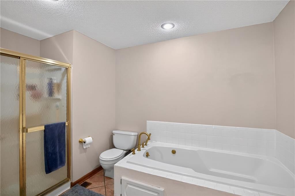 Photo 17 of 31 - 7340 N Rhode Avenue