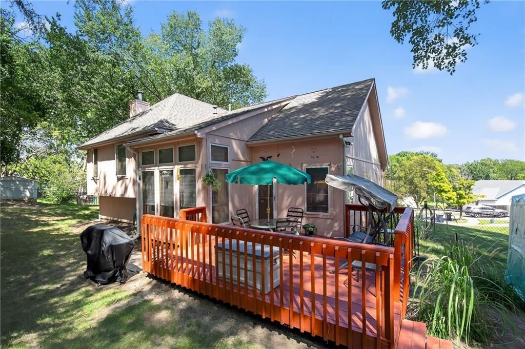Photo 27 of 31 - 7340 N Rhode Avenue