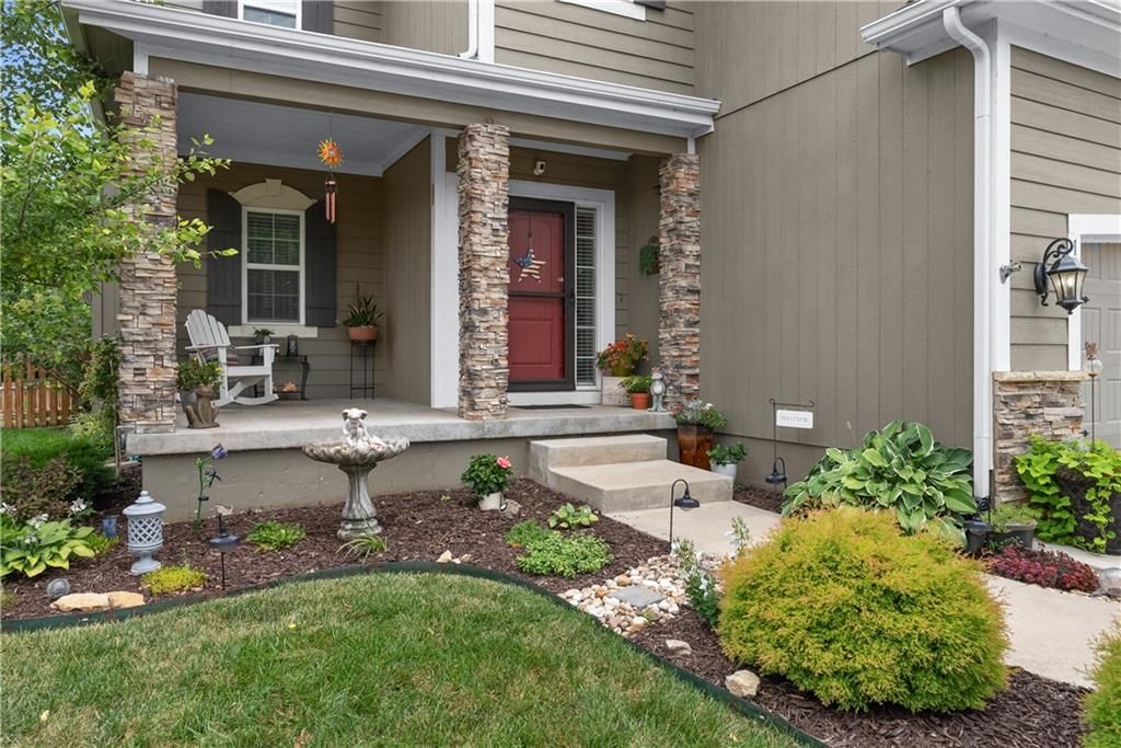 1021 SE Beatty Court — photo 2