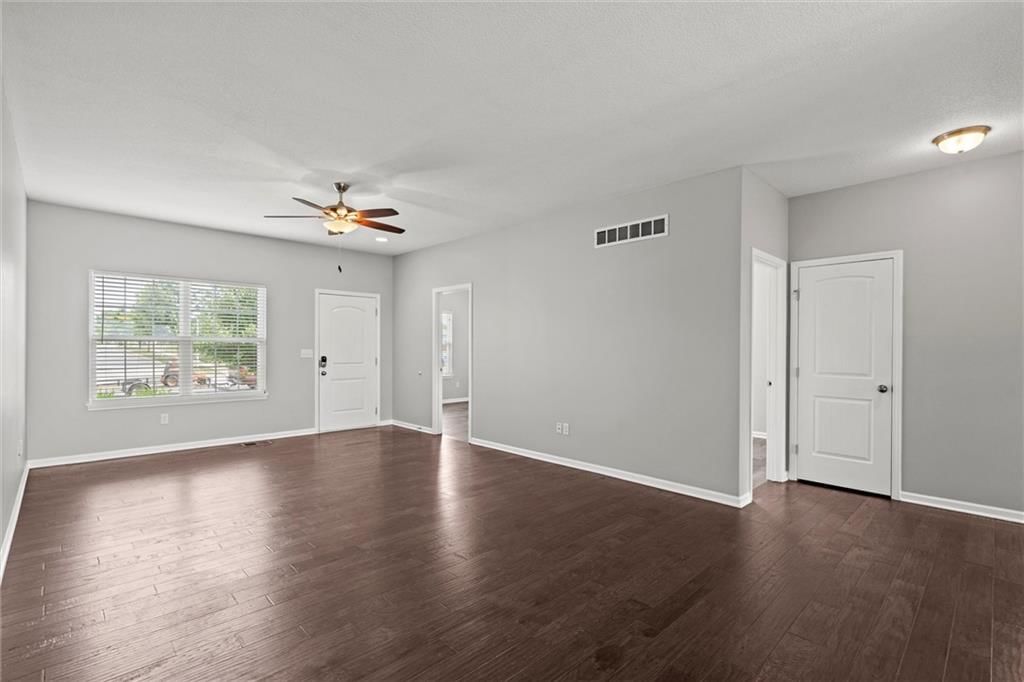 Photo 8 of 35 - 26125 W 141st Terrace