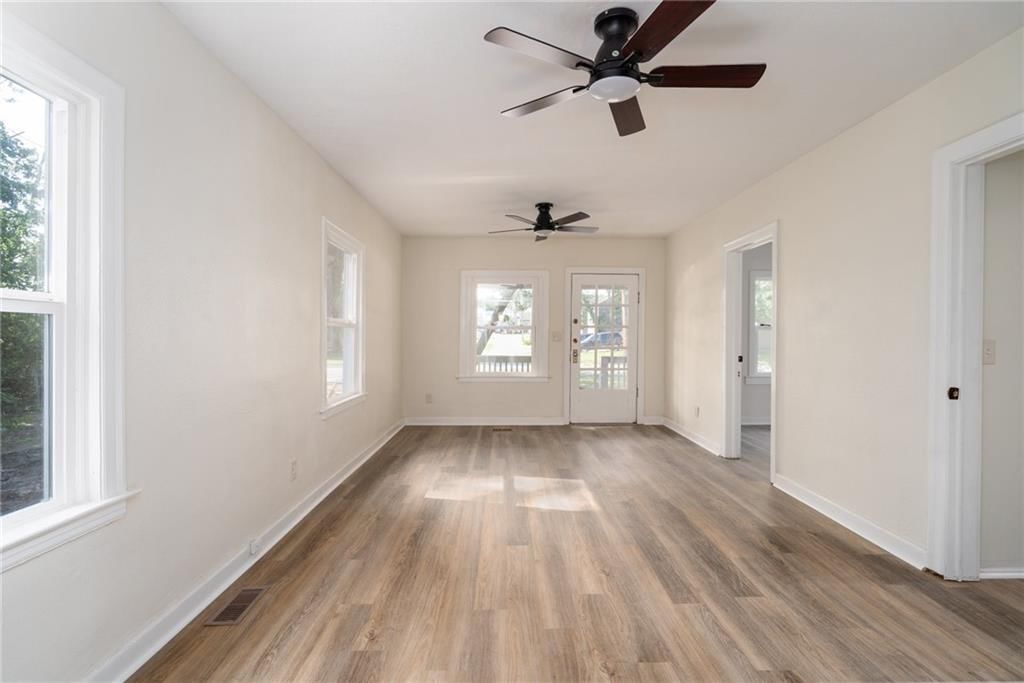 Photo 8 of 29 - 1612 W 5th Street