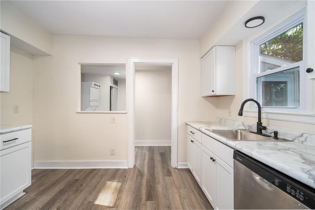 Photo 11 of 29 - 1612 W 5th Street