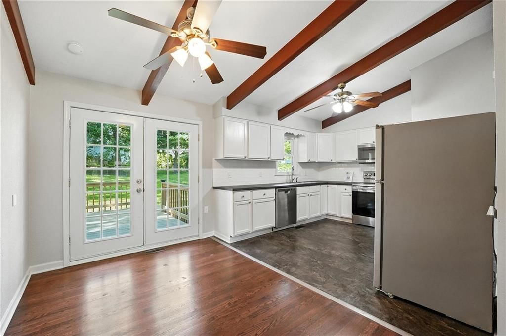Photo 6 of 46 - 7002 NW 72nd Terrace