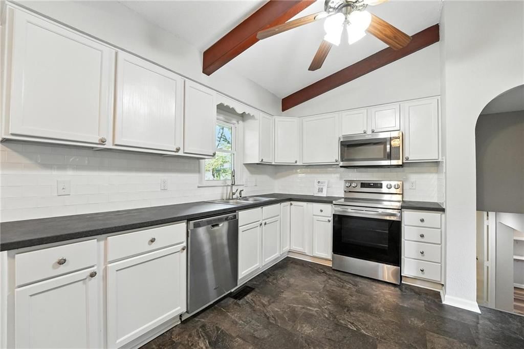 Photo 8 of 46 - 7002 NW 72nd Terrace
