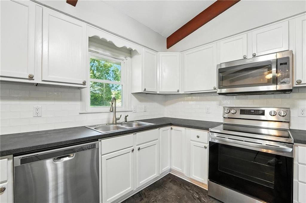 Photo 9 of 46 - 7002 NW 72nd Terrace