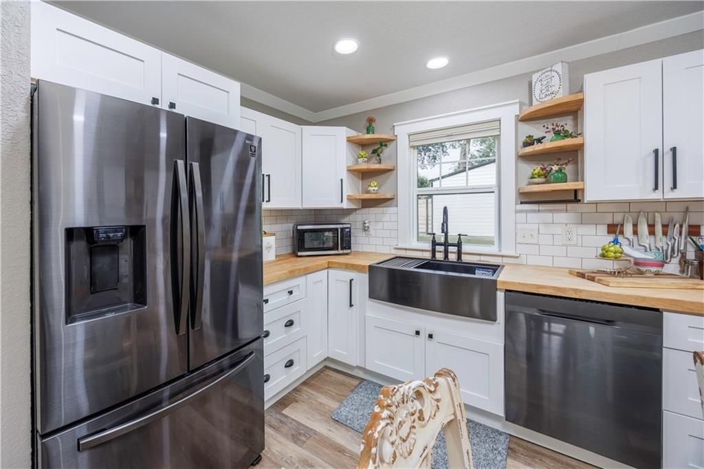 Photo 7 of 29 - 814 Trumbo Street