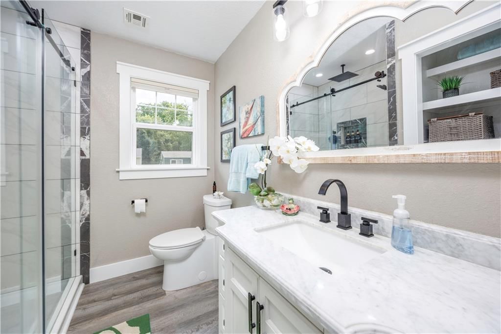 Photo 10 of 29 - 814 Trumbo Street