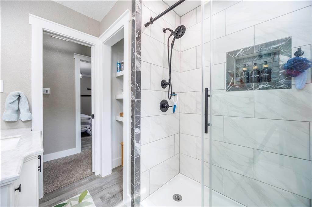 Photo 11 of 29 - 814 Trumbo Street