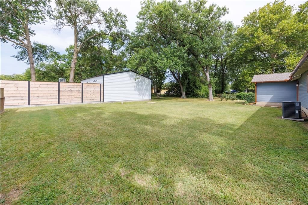 Photo 24 of 29 - 814 Trumbo Street