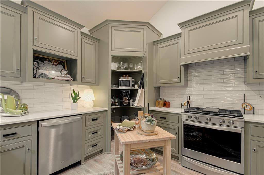 Photo 19 of 56 - 13836 W 112th Terrace