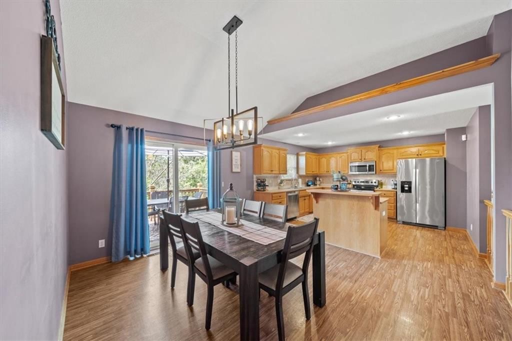 Photo 4 of 27 - 1548 S 105th Court