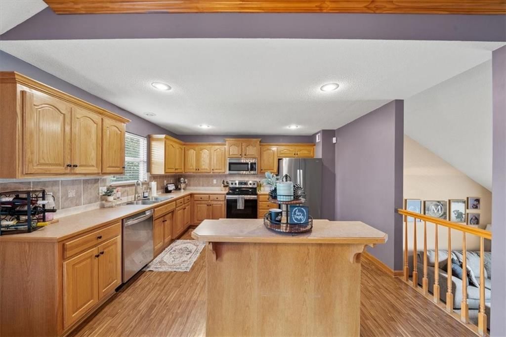 Photo 7 of 27 - 1548 S 105th Court