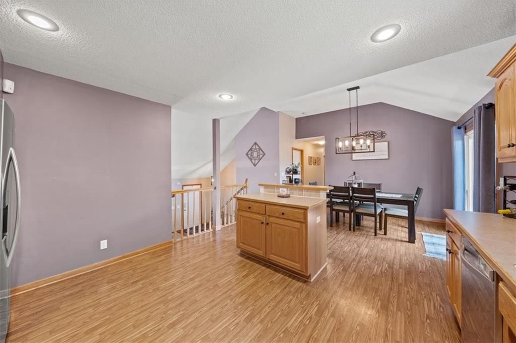 Photo 8 of 27 - 1548 S 105th Court