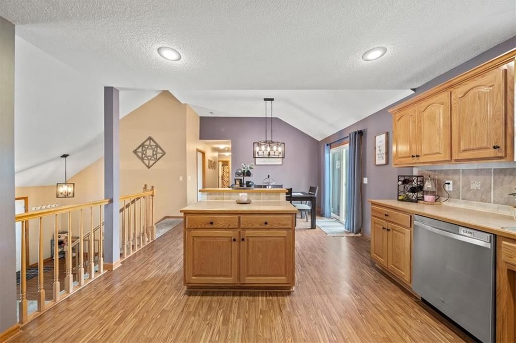 Photo 9 of 27 - 1548 S 105th Court