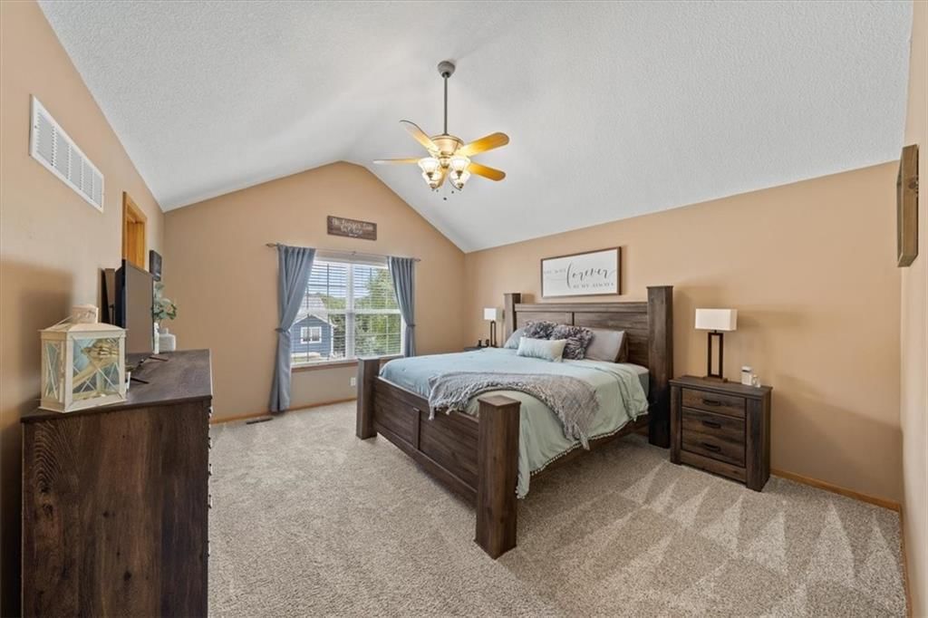 Photo 11 of 27 - 1548 S 105th Court