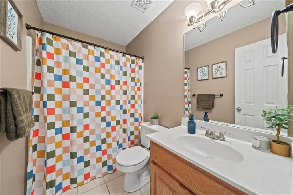 Photo 15 of 27 - 1548 S 105th Court