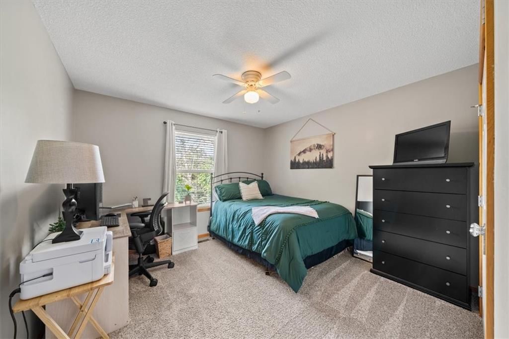 Photo 16 of 27 - 1548 S 105th Court